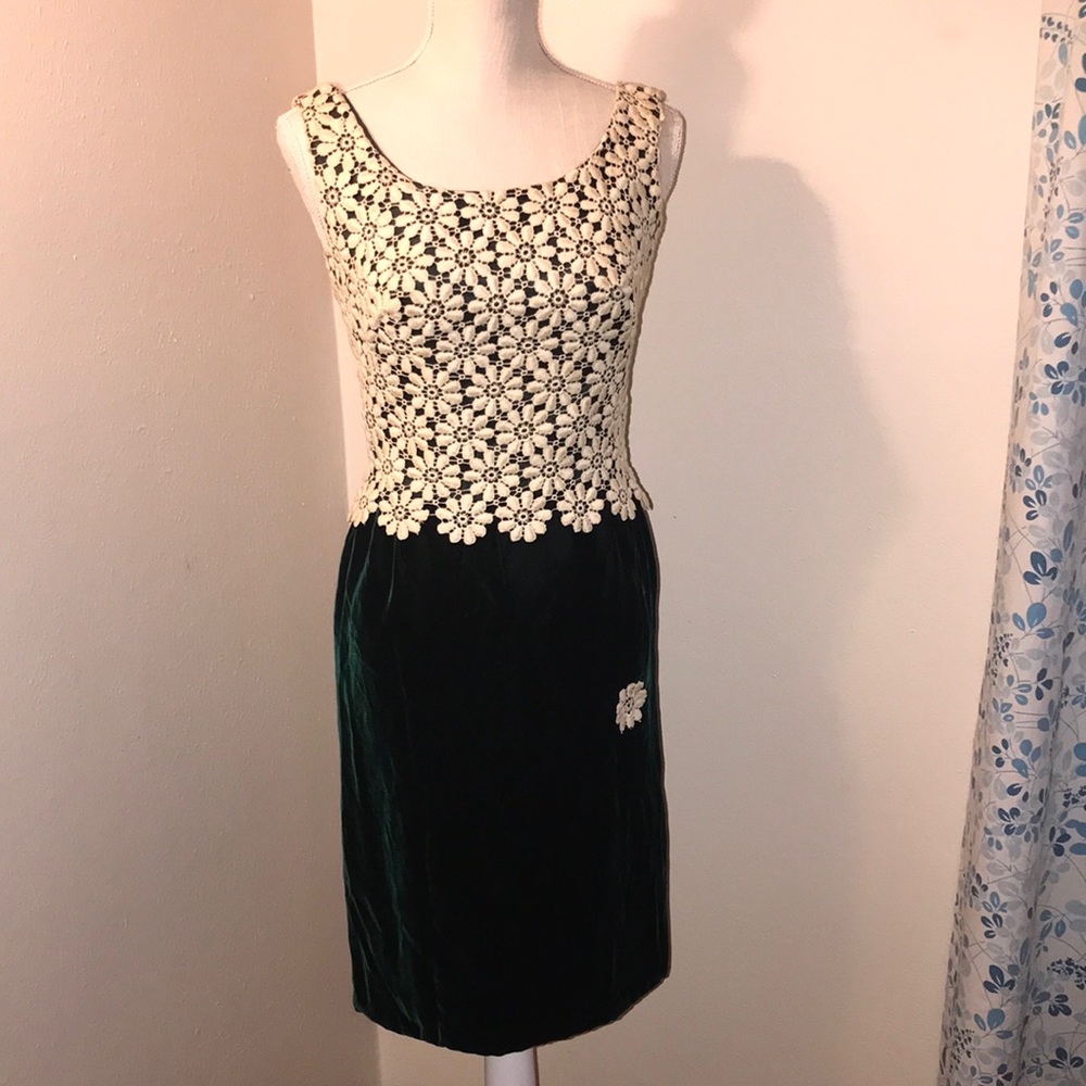 1970s Green Velvet/Creme Embroidery Overlay Mini Dress sz Small